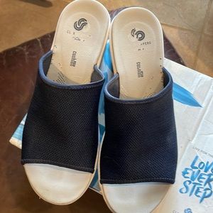 Clarks cloudtepper navy blue sandals